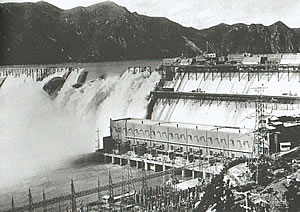 日本により建設された水豊ダム
